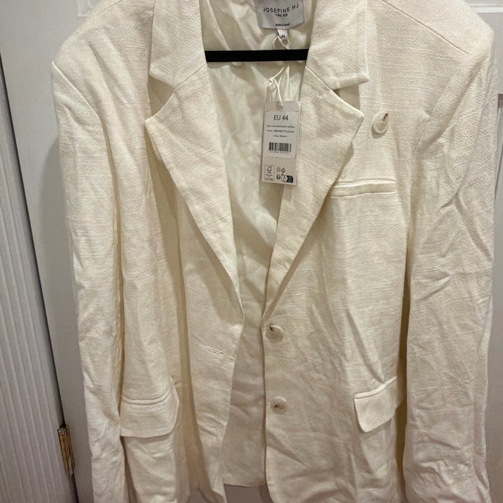 Sosken Studio Women's Cream Blazer